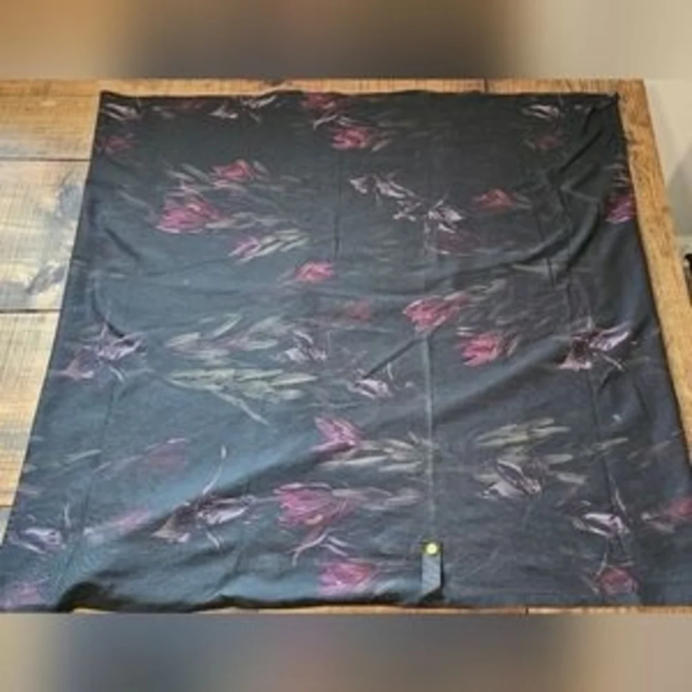 Lululemon Midnight Iris Vinyasa Luon Light Scarf โ Wear 5 Ways! - Picture 4 of 6